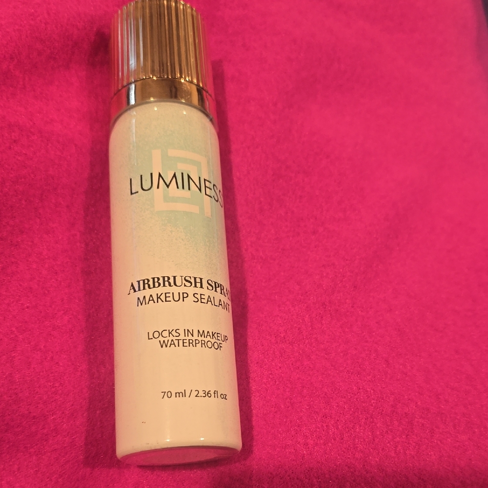Luminess Cream Setting Powder for a Radiant Glow